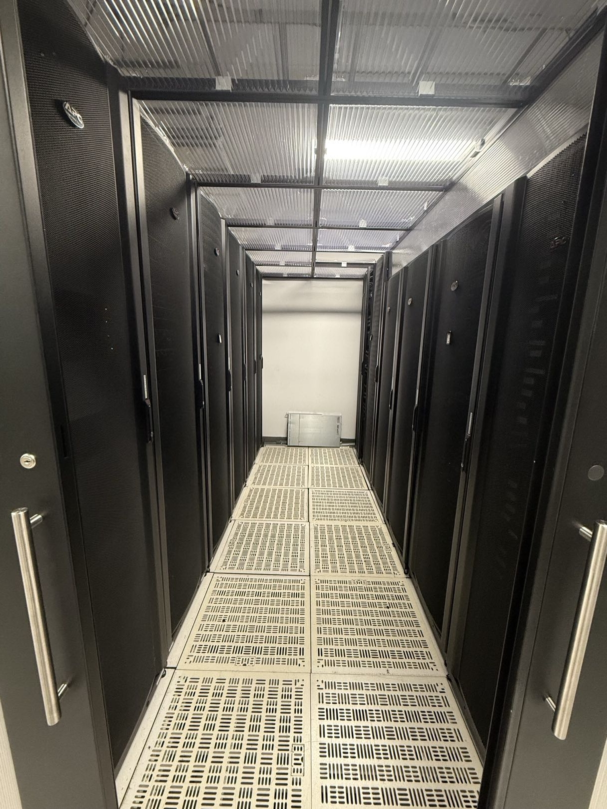 Servury datacenter aisle in Montreal